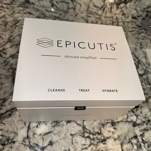NEW Epicutis Brand Holiday Box with Travel Set